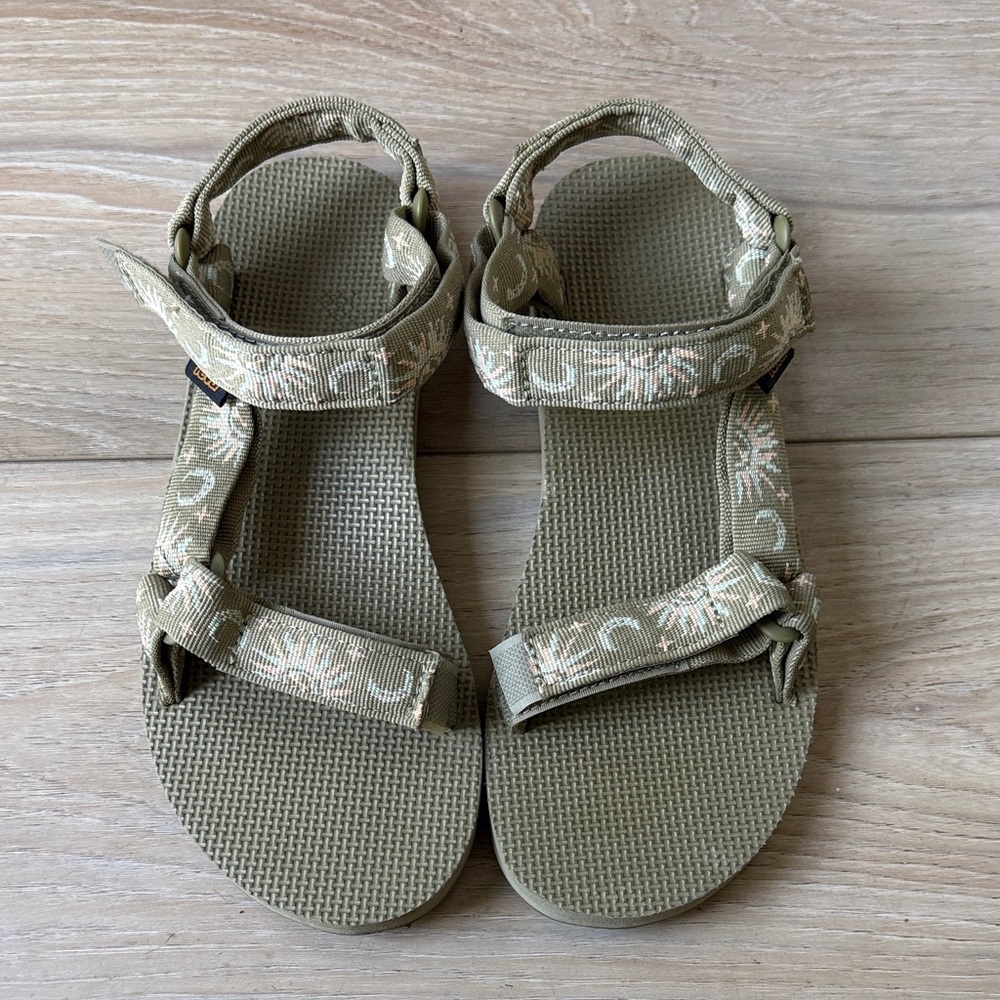 Teva sun moon sandals size 8